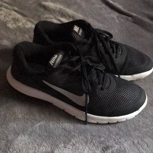 Black nike sneakers